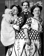 Click For Enlargement: Rosa and Josepha Blaûek with their son Frantioek - 1910