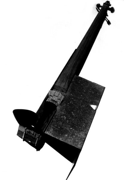 Violin with Metal Plate Resonator
