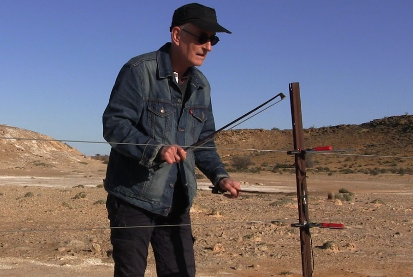 Jon Rose plays The Anna Creek Fence, Central Australia